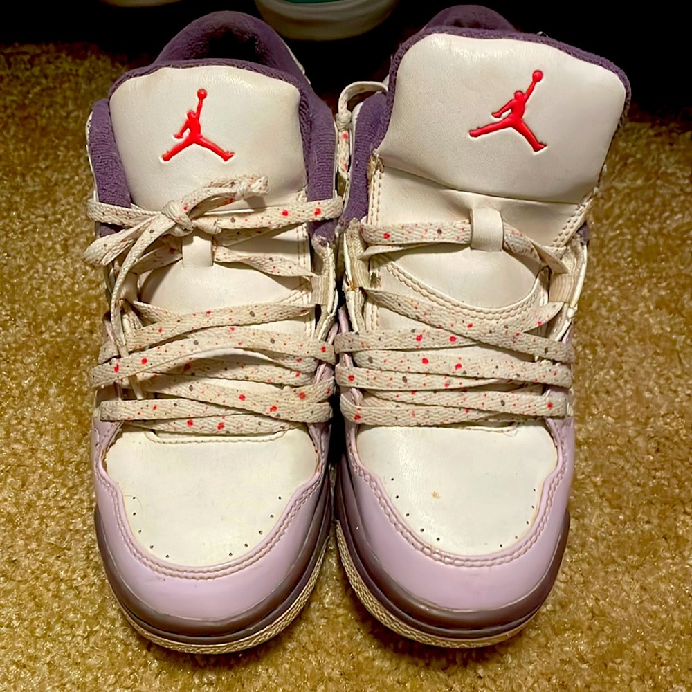 💜Jordan size 4Y purple/lavender/white/pink